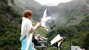 17 Piove di traverso ma il suono e il canto avanti a tutta dritta !